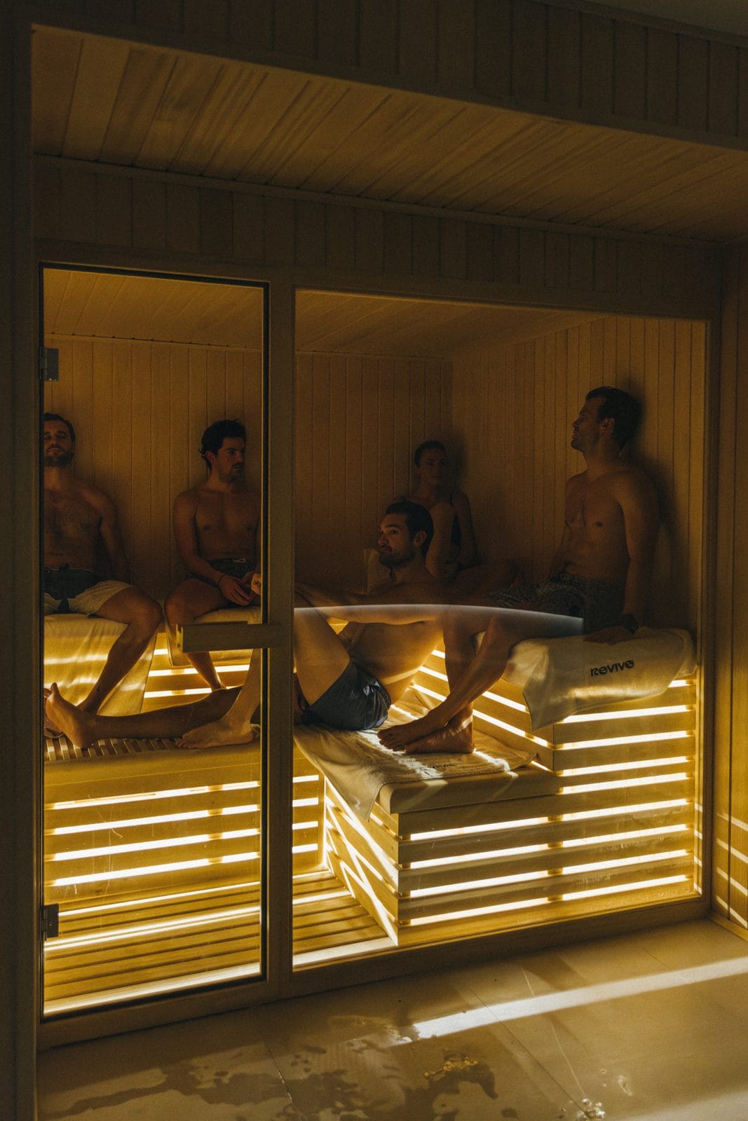 Grupo en sauna Revive Madrid comunidad